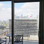 Luxury Highrise In Midtown - Skyline Views And Chic Decor